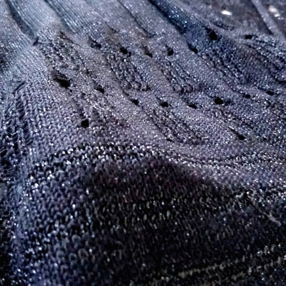 Beautiful Large Black Light Shimmery Knit Shawl w Metallic Threading Threading - Picture 8 of 16